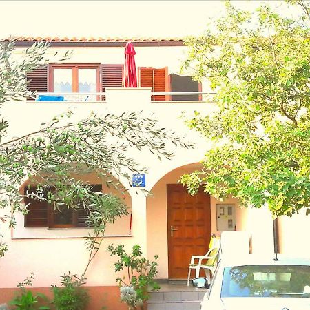 Apartmani Mia Ližnjan エクステリア 写真