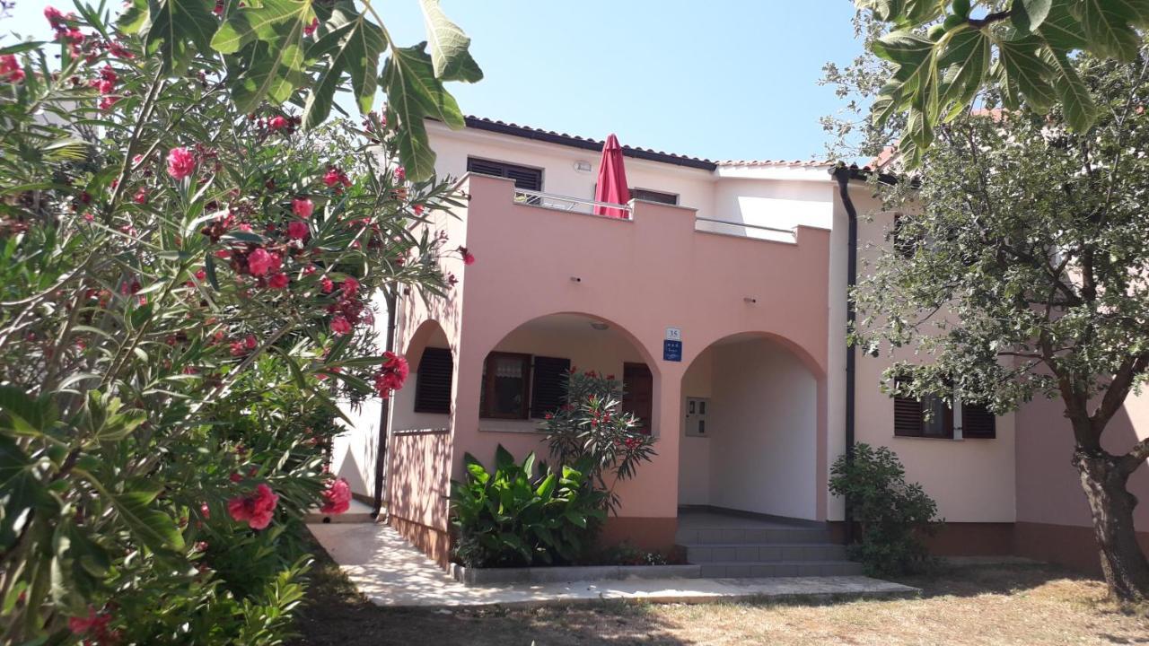 Apartmani Mia Ližnjan エクステリア 写真