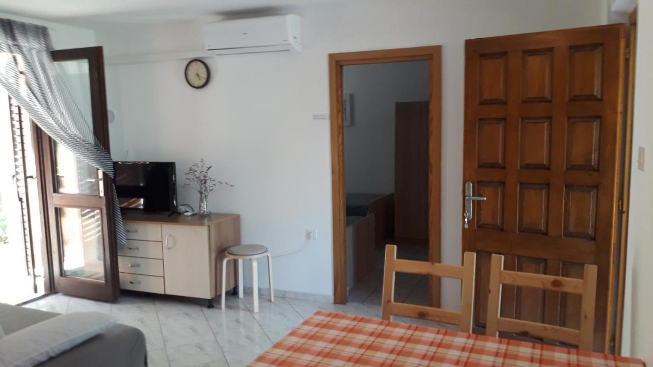 Apartmani Mia Ližnjan エクステリア 写真