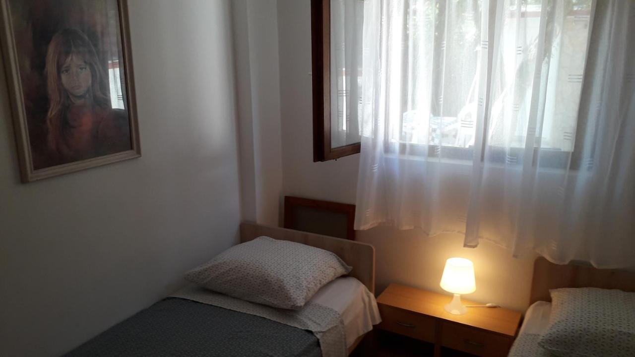 Apartmani Mia Ližnjan エクステリア 写真