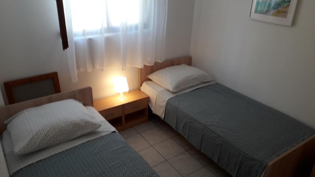 Apartmani Mia Ližnjan エクステリア 写真