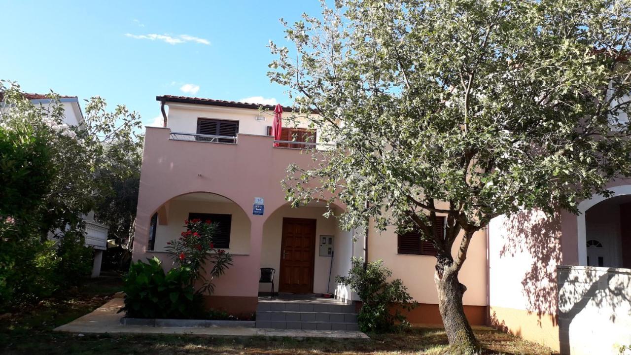 Apartmani Mia Ližnjan エクステリア 写真