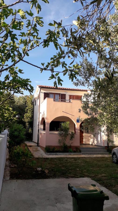 Apartmani Mia Ližnjan エクステリア 写真