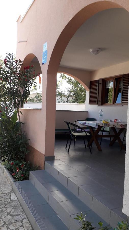 Apartmani Mia Ližnjan エクステリア 写真