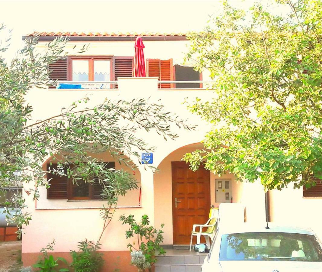 Apartmani Mia Ližnjan エクステリア 写真