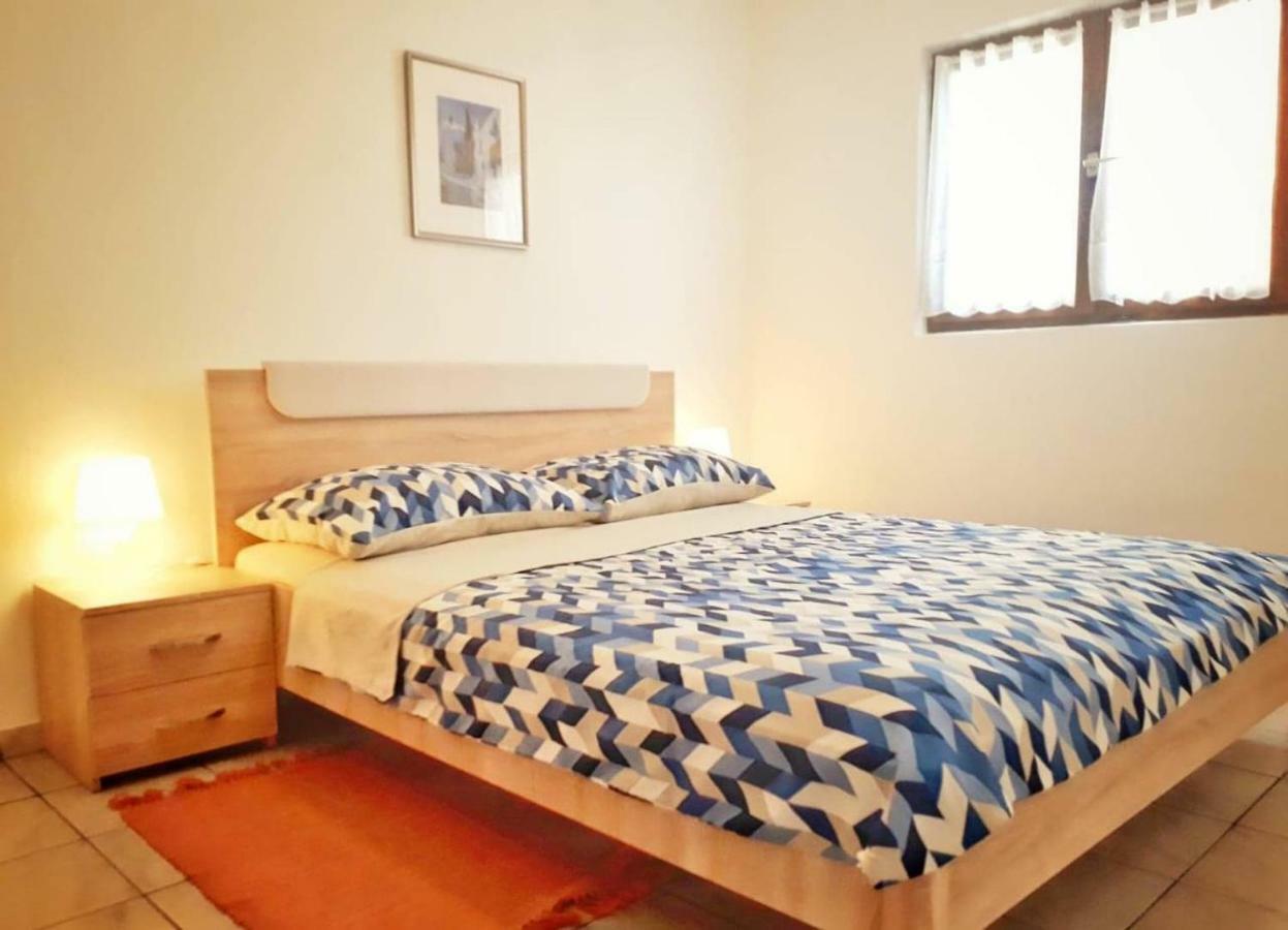 Apartmani Mia Ližnjan エクステリア 写真