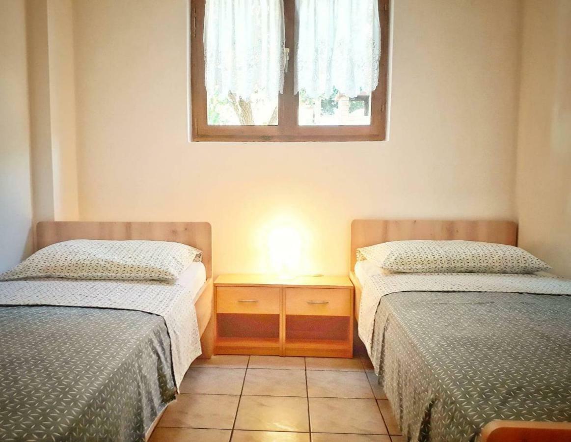 Apartmani Mia Ližnjan エクステリア 写真