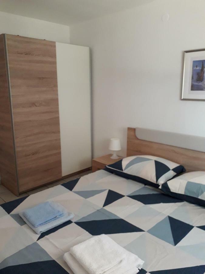 Apartmani Mia Ližnjan エクステリア 写真