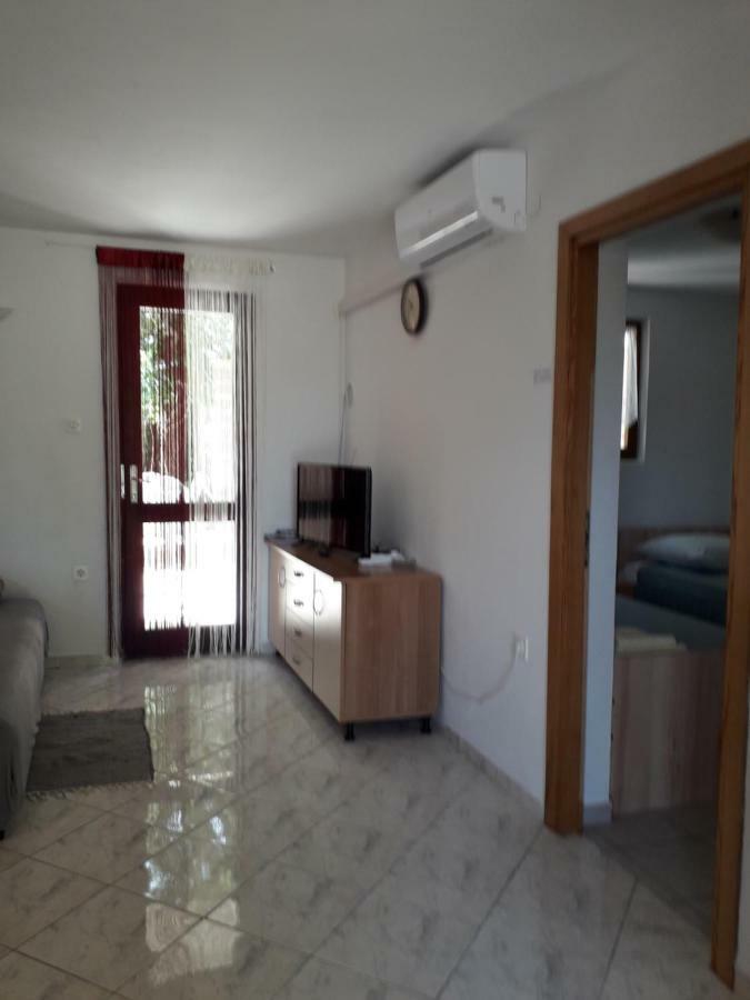 Apartmani Mia Ližnjan エクステリア 写真