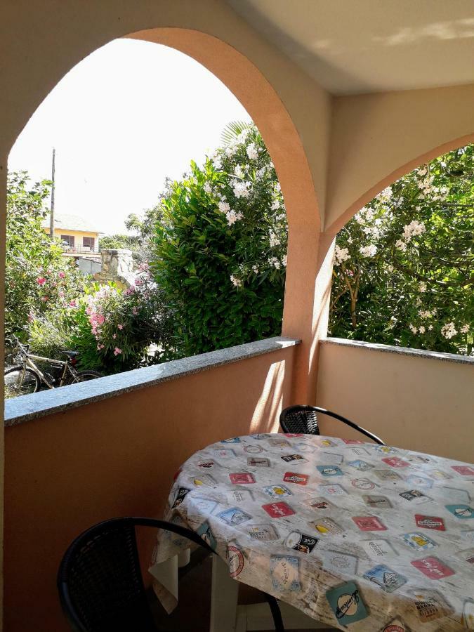Apartmani Mia Ližnjan エクステリア 写真