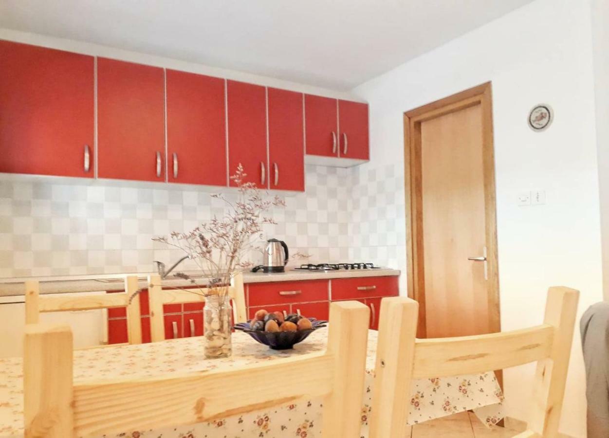 Apartmani Mia Ližnjan エクステリア 写真