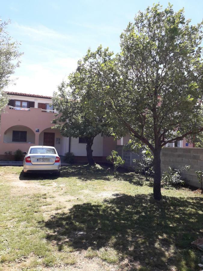 Apartmani Mia Ližnjan エクステリア 写真
